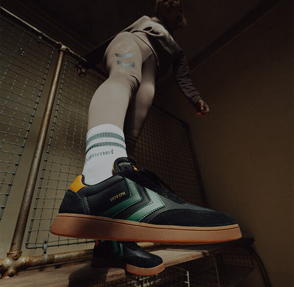SNEAKERS CATEGORY