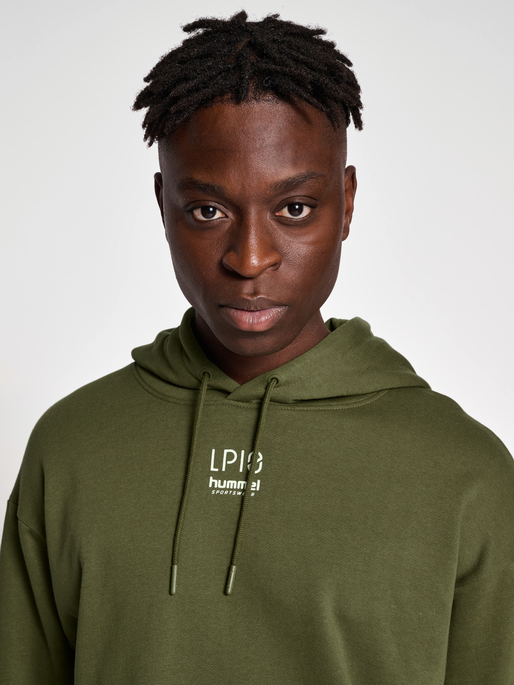 hmlLP10 BOXY SWEAT HOODIE, IVY GREEN, model