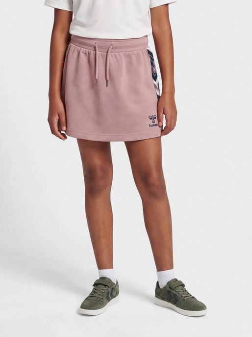 hmlZOE SKIRT, WOODROSE, model
