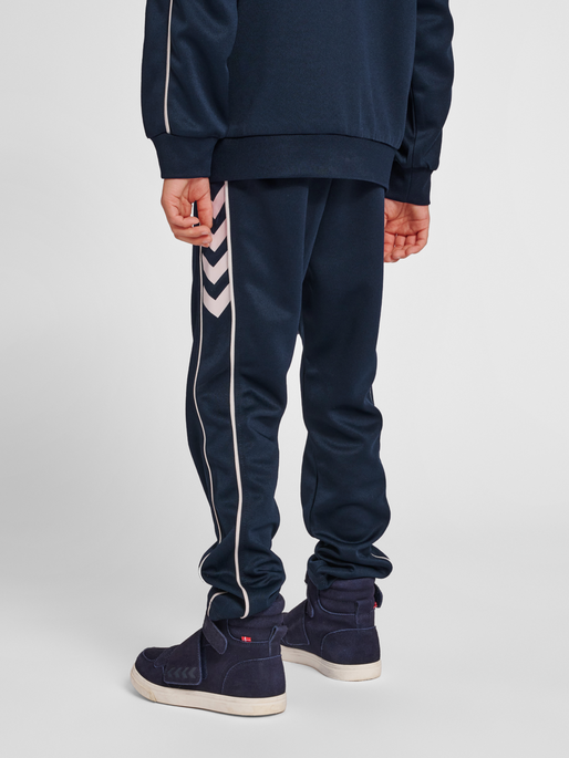 hmlTRACK TRACKSUIT, BLACK IRIS, model