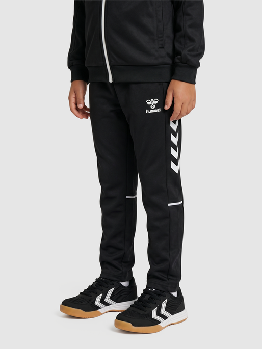 hmlCORE 2.0 SWEAT PANTS KIDS, BLACK/WHITE, model