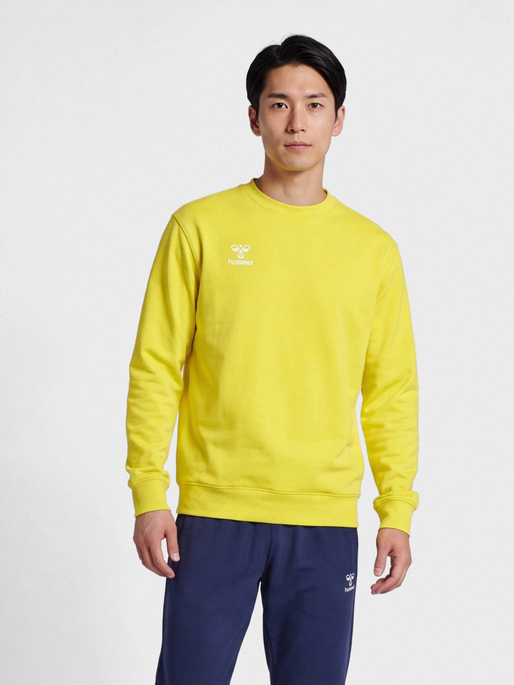 hmlGO 2.0 SWEATSHIRT, BLAZING YELLOW, model