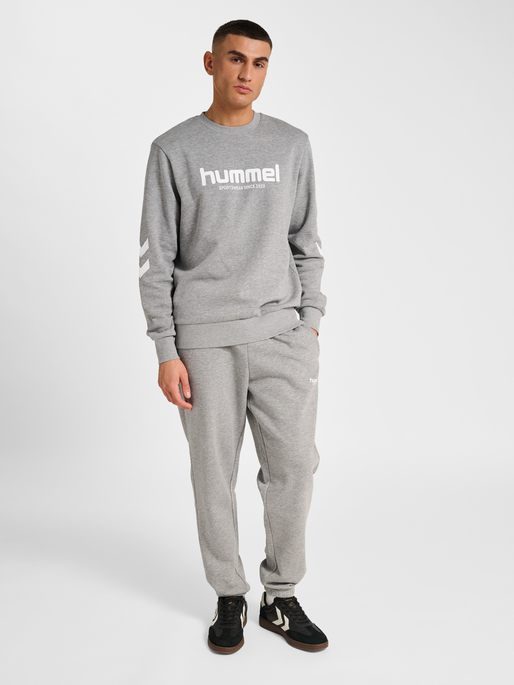 hmlLEGACY 2.0 SWEATSHIRT, GREY MELANGE, model