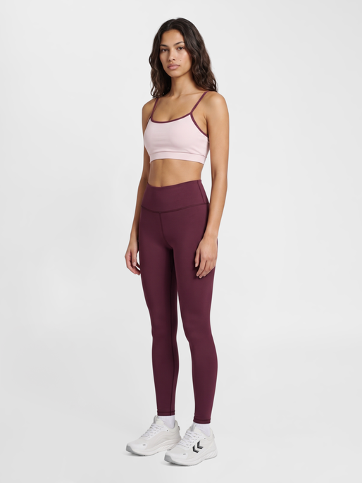 hmlBALANCE SPORTS BRA, BARELY PINK, model