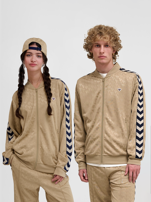 hmlARCHIVE REGULAR POLY JACKET AOP, CORNSTALK, model
