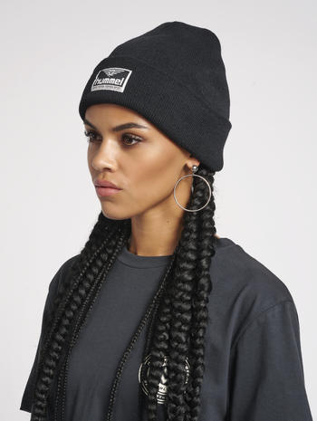 hmlEMIL BEANIE, BLACK, model