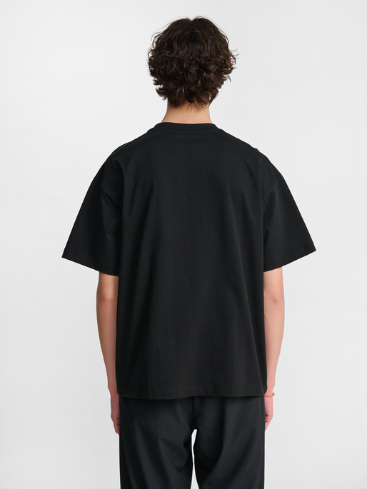 hmlLOOSE T-SHIRT S/S SCARF, BLACK, model
