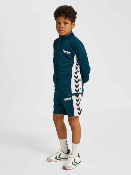 hmlJR CHEVRON ZIP JACKET, REFLECTING POND, model