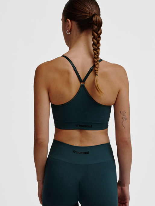 hmlMT DEFINE SEAMLESS PADDED BRA, GREEN GABLES, model