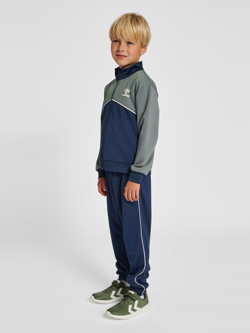 hmlLUBAGO TRACKSUIT, LAUREL WREATH, model