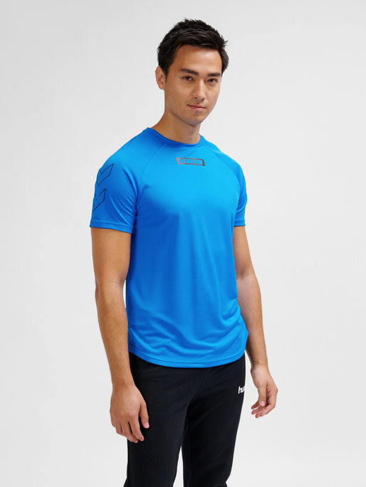 hmlTE TOPAZ T-SHIRT, INDIGO BUNTING, model