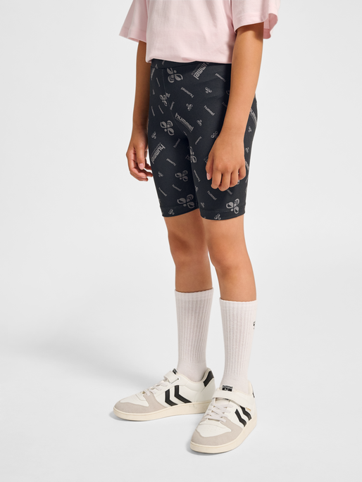 hmlJR GYM SHORT TIGHTS, BLACK/EBONY, model