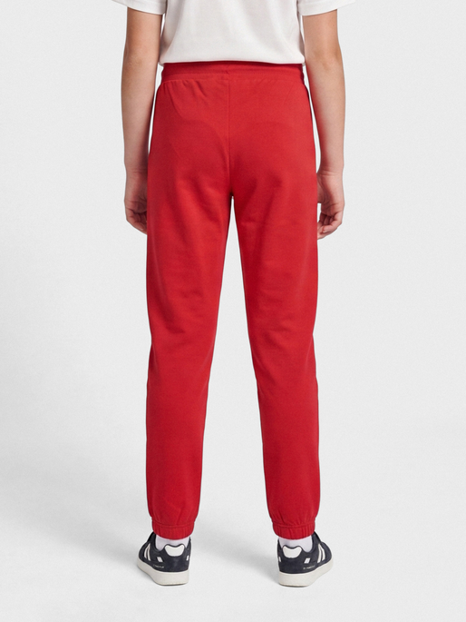 hmlTUKAS PANTS, SALSA, model