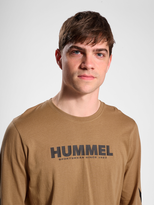 hmlLEGACY T-SHIRT L/S, TIGERS EYE, model