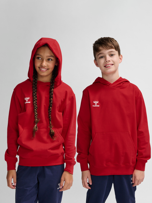 hmlGO 2.0 HOODIE KIDS, TRUE RED, model