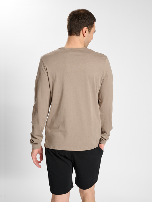 hmlBOOSTER T-SHIRT LS, GREIGE, model