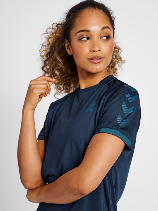 hmlGG12 ACTION JERSEY S/S WOMAN, 7026, model