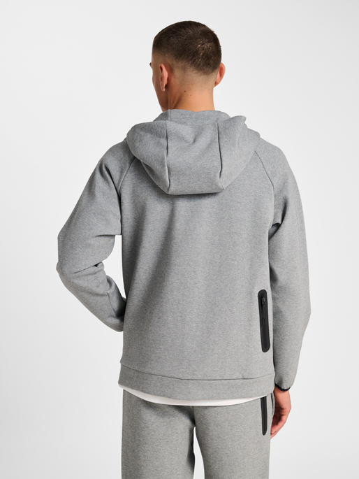 hmlTECH FLEECE REGULAR ZIP HOODIE, GREY MELANGE hmlTECH FLEECE REGULAR ZIP HOODIE, GREY MELANGE, model