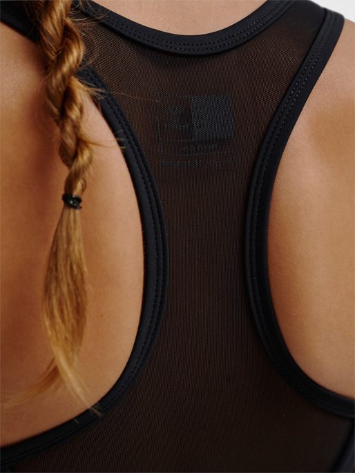 hmlULTIMATE SPORTS BRA, BLACK, model
