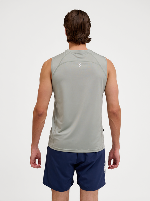 hmlPULSE WORKOUT TANK TOP, BELGIAN BLOCK, model
