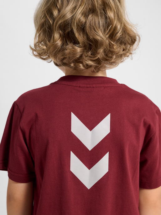 hmlJR GRAPHIC 1923 T-SHIRT S/S, CHOCOLATE TRUFFLE, model