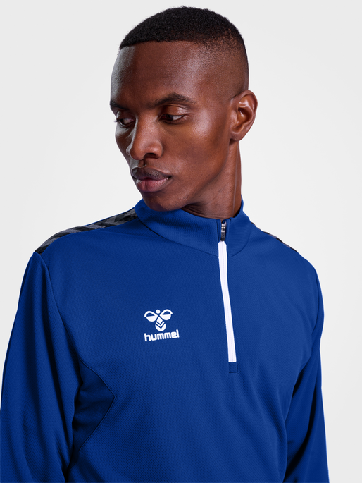 hmlAUTHENTIC HALF ZIP SWEAT, TRUE BLUE, model