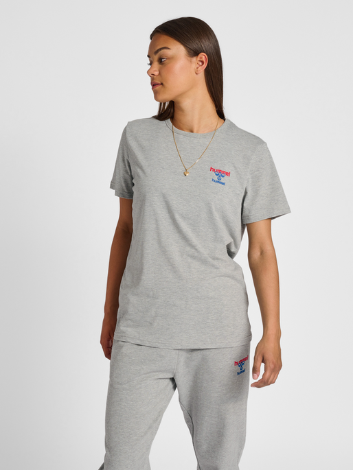hmlIC DAYTON T-SHIRT, GREY MELANGE, model
