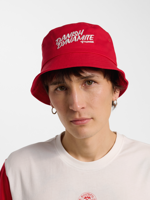 DBU 26 FAN DYNAMITE BUCKET HAT, TANGO RED, model