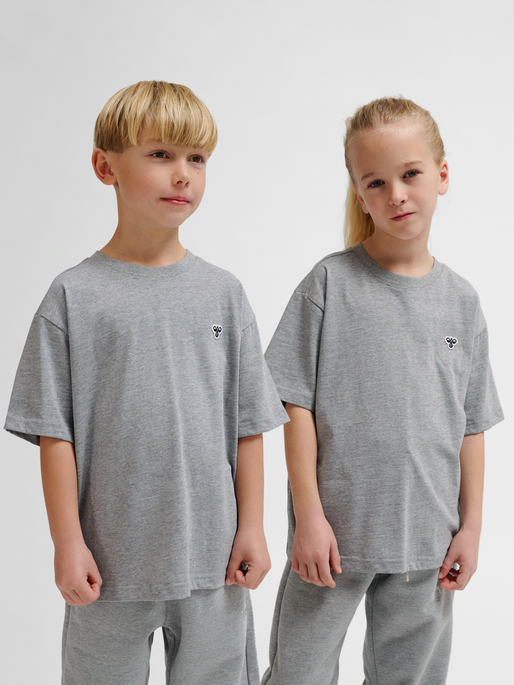 hmlJR LOOSE T-SHIRT S/S BEE, GREY MELANGE, model