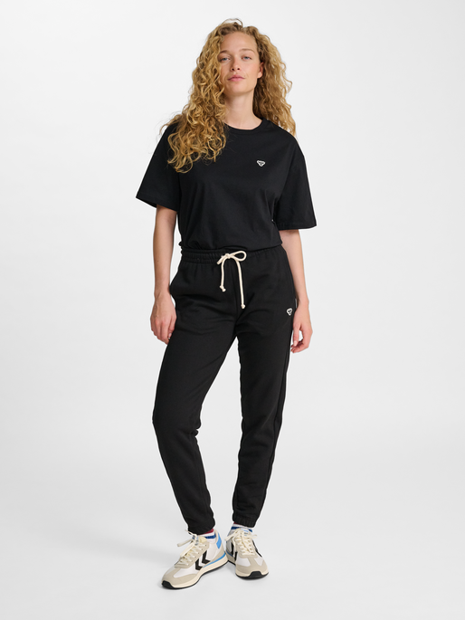 hmlLOOSE SWEATPANT BEE, BLACK, model
