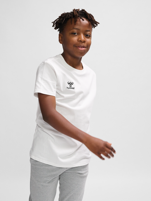 hmlGO 2.0 T-SHIRT S/S KIDS, WHITE, model