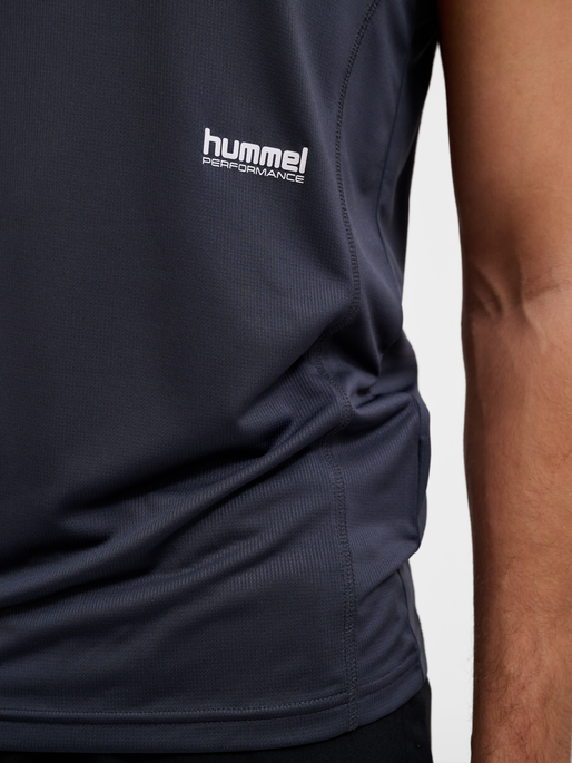 hmlPULSE WORKOUT TANK TOP, EBONY, model