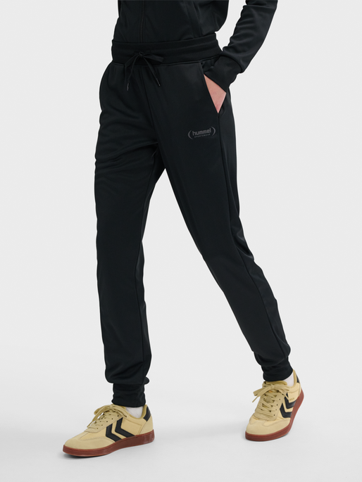 hmlPAOLA POLY  TRACKSUIT SET, BLACK, model