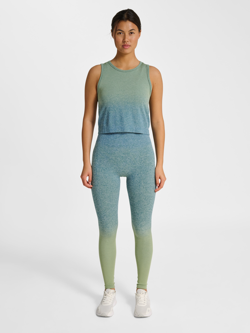 hmlYOGA SEAMLESS GRADIENT CROP TOP, BALSAM/FROSTY GREEN, model