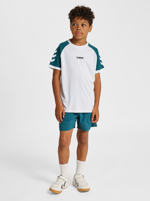 hmlJR STRIPE T-SHIRT S/S, WHITE, model