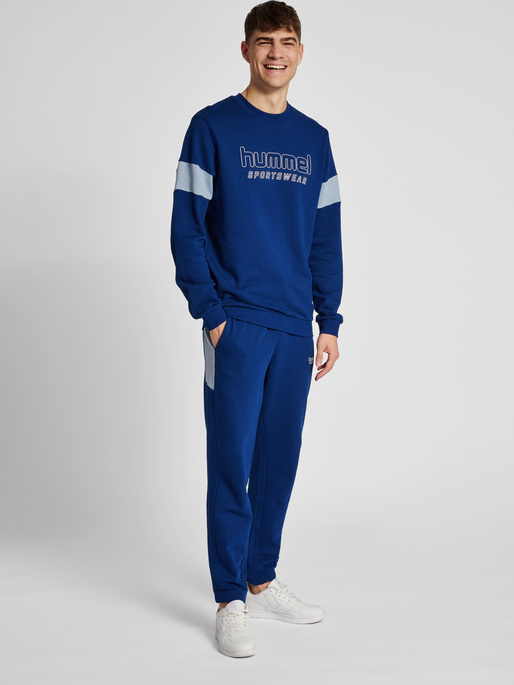 hmlLGC BRYCE SWEATPANTS, ESTATE BLUE, model