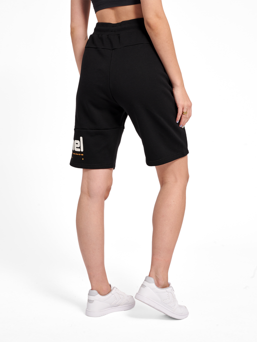 hmlLGC MANFRED SHORTS, BLACK, model