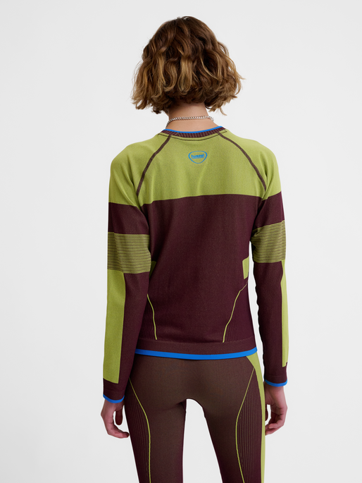 hmlSEAMLESS TEE LS, FIG, model