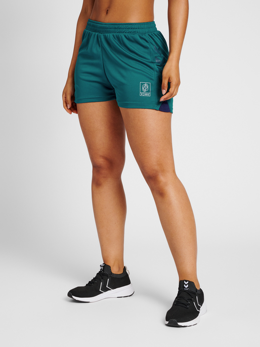 hmlGG12 ACTION SHORTS WOMAN, DEEP LAGOON, model