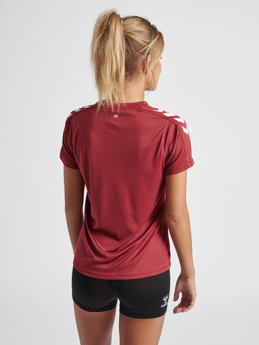 hmlCORE XK POLY JERSEY S/S WOMAN, MAROON, model