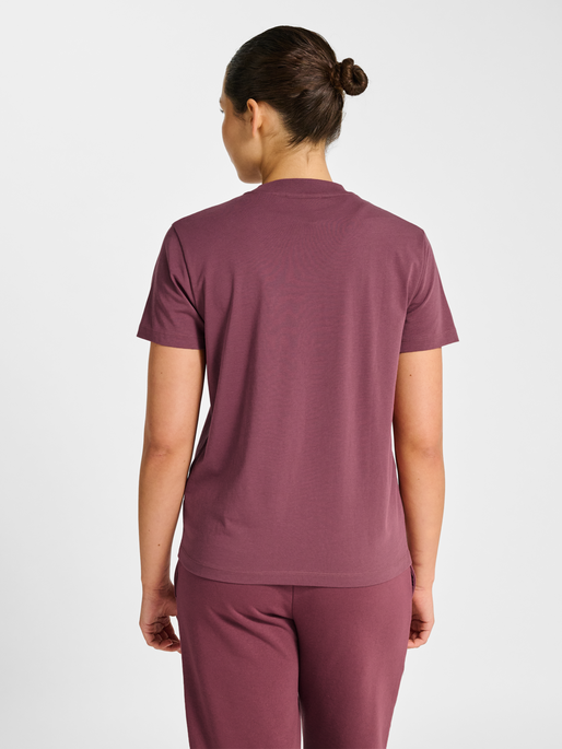 hmlPULSE W T-SHIRT, NOCTURNE, model