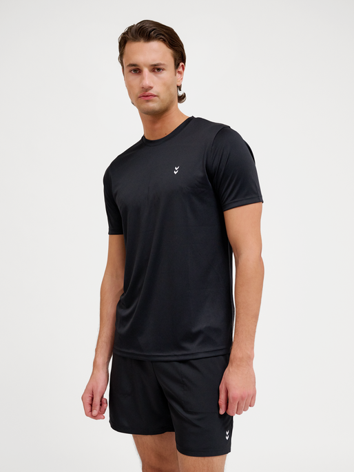 hmlPULSE TRAINING  T-SHIRT S/S, BLACK, model