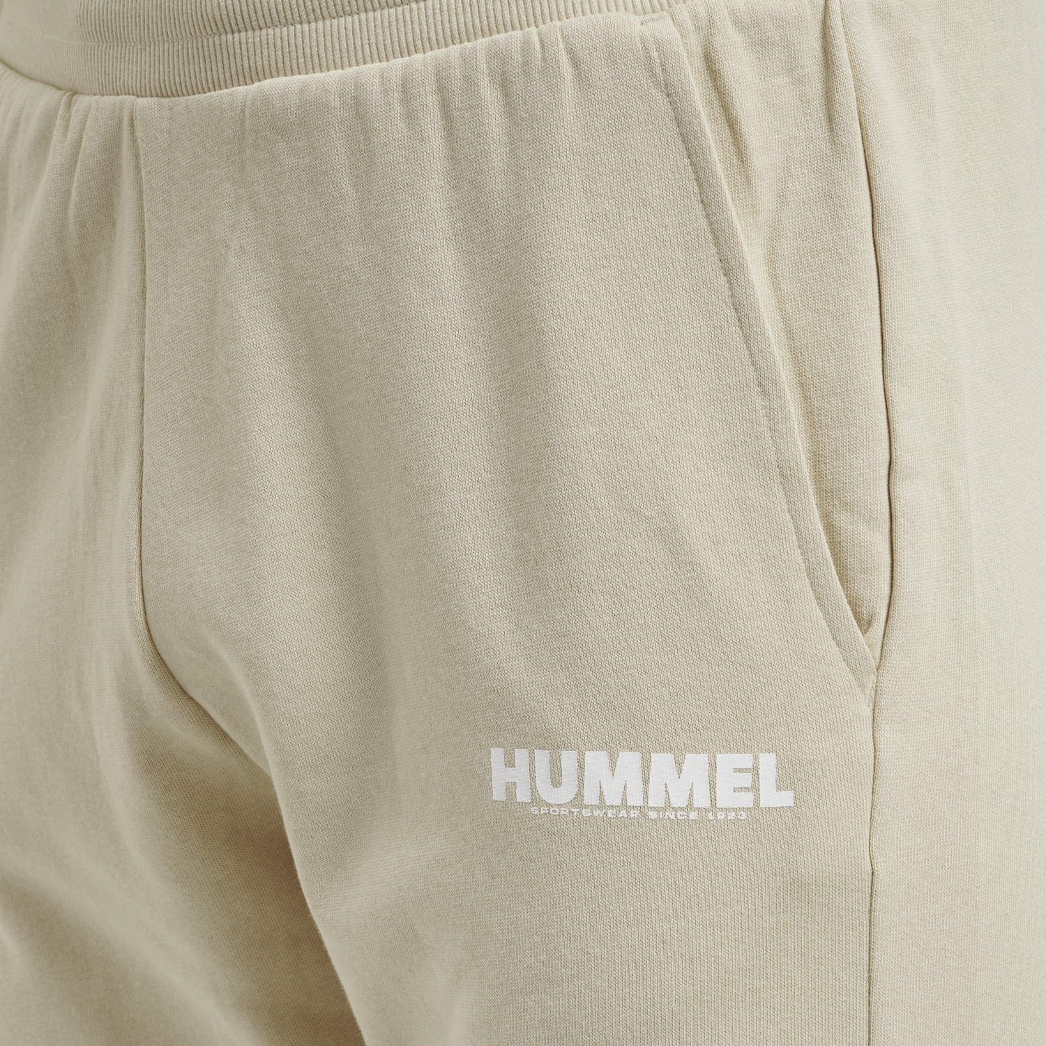 hmlLEGACY SHORTS, PUMICE STONE, packshot