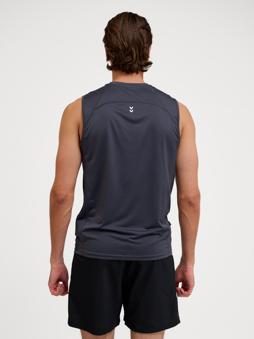 hmlPULSE WORKOUT TANK TOP, EBONY, model