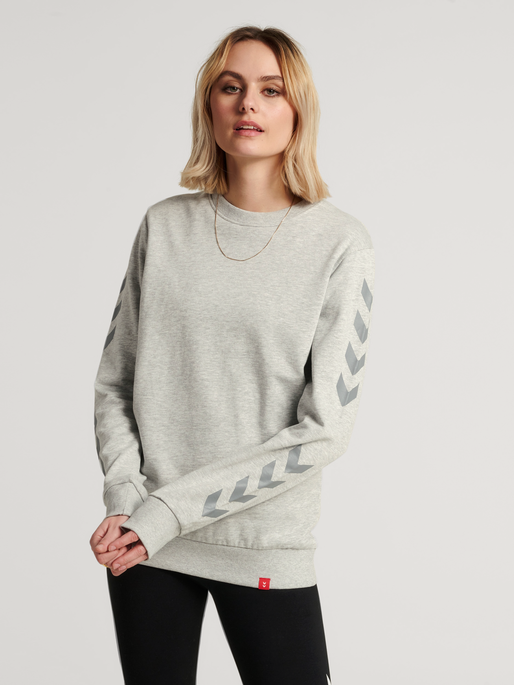 hmlLEGACY CHEVRON SWEATSHIRT, GREY MELANGE, model