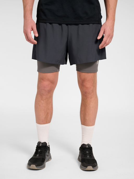 hmlHIIT INTENSITY 2 IN 1 SHORTS, EBONY, model