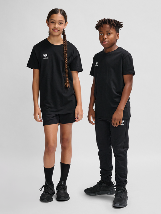 hmlGO 2.0 T-SHIRT S/S KIDS, BLACK, model