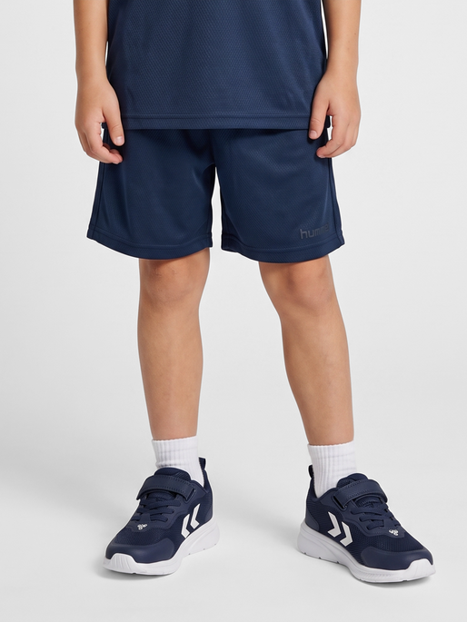 hmlJR REG ACTIVE SHORTS, DRESS BLUES, model