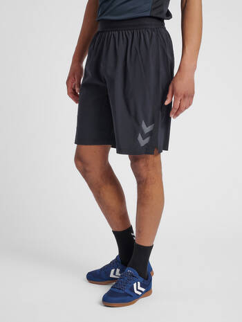 hmlAUTHENTIC PRO WOVEN SHORTS, ANTHRACITE, model