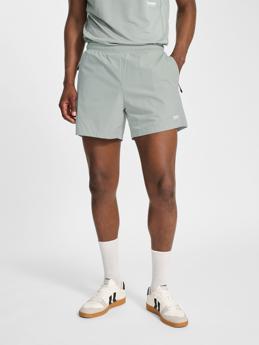 hmlPULSE SHORTS, BELGIAN BLOCK, model